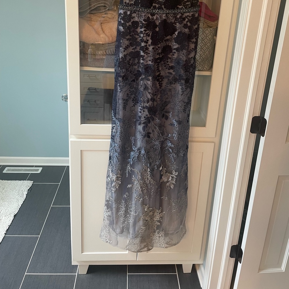 Montage.. size 8 worn once. Has optional sleeves and scarf